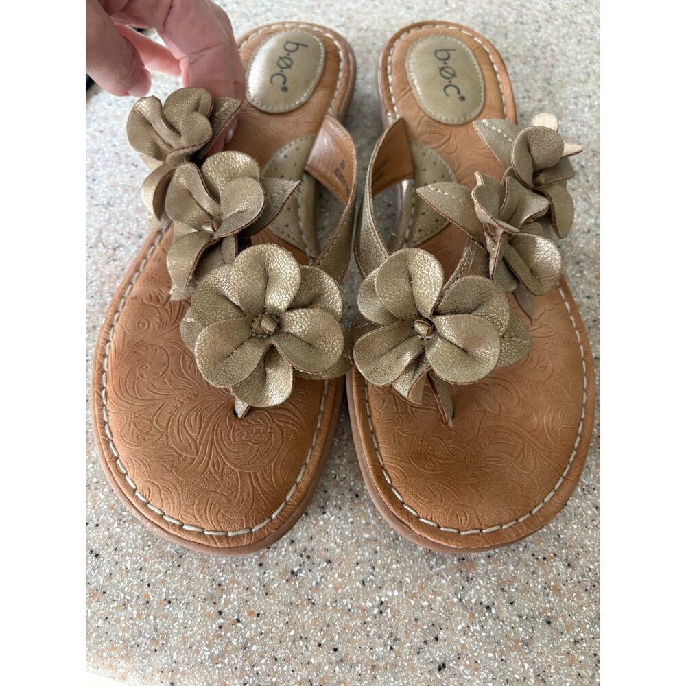 B.O.C. Women's Floral Beach Boho Chic thong sandals in gold size 9